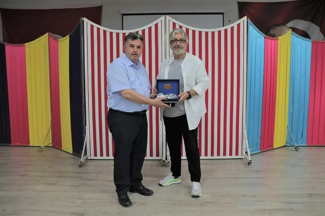 UYGUR ÇOCUK TİYATROSU KINIK’TA SAHNE ALDI