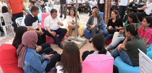 İZMİR MİLLETVEKİLİ CEYDA BÖLÜNMEZ ÇANKIRI KINIK’TA ÖĞRENCİLERLE MOTİVASYON ETKİNLİĞİNDE BİRARAYA GELDİ