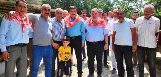 İZMİR MİLLETVEKİLİ HAMZA DAĞ KINIK’TA ÜRETİCİLERLE BİRLİKTE KİRAZ TOPLADI