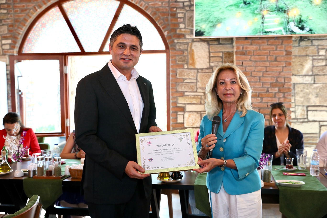 Aliağa Gençlik Merkezi’nde Tarihi Helvacı Kilimi Sergisi