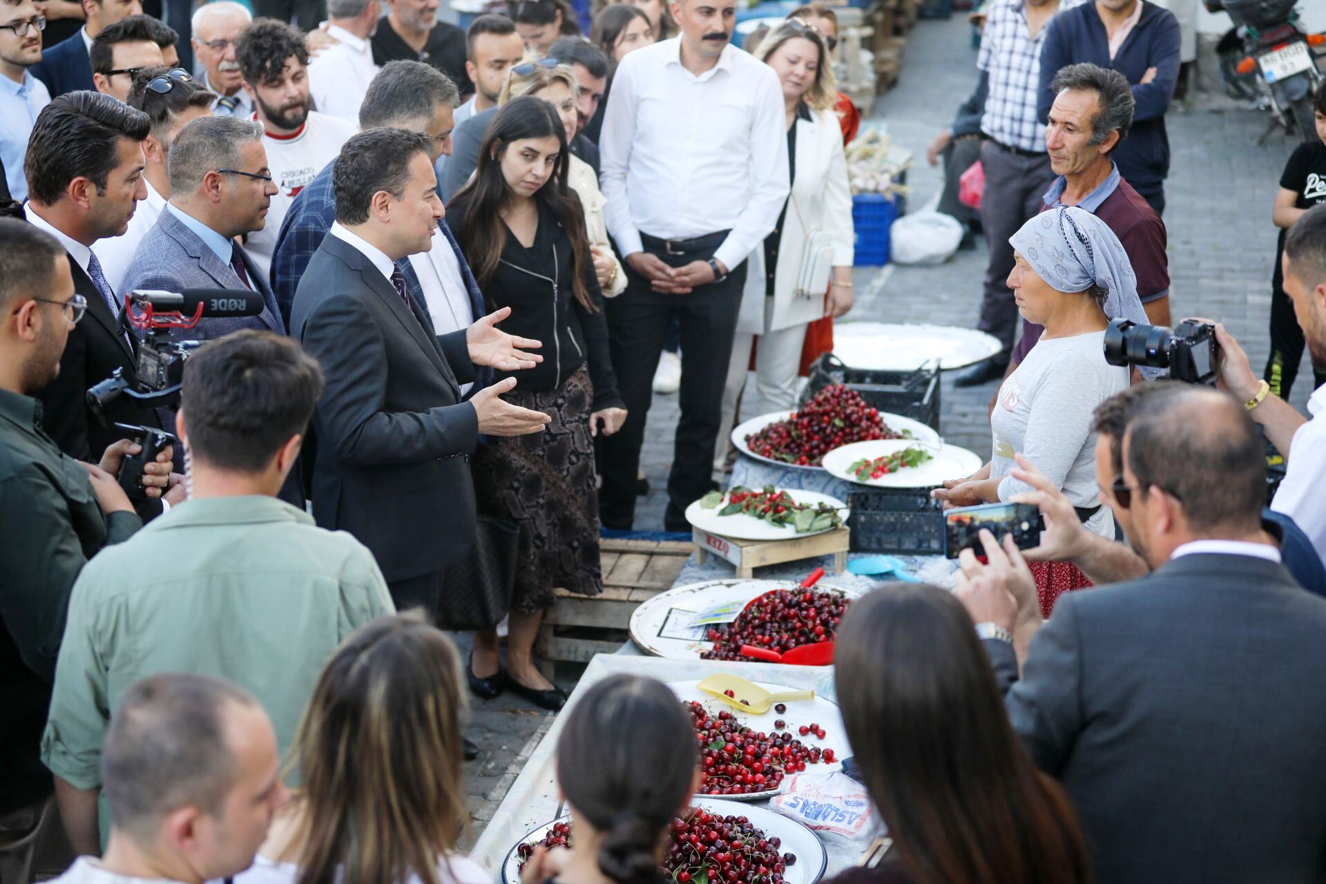BABACAN BEYPAZARI’NDA ‘DEVA Partisi’ni memlekete tekrar sahip çıkmak için kurduk’