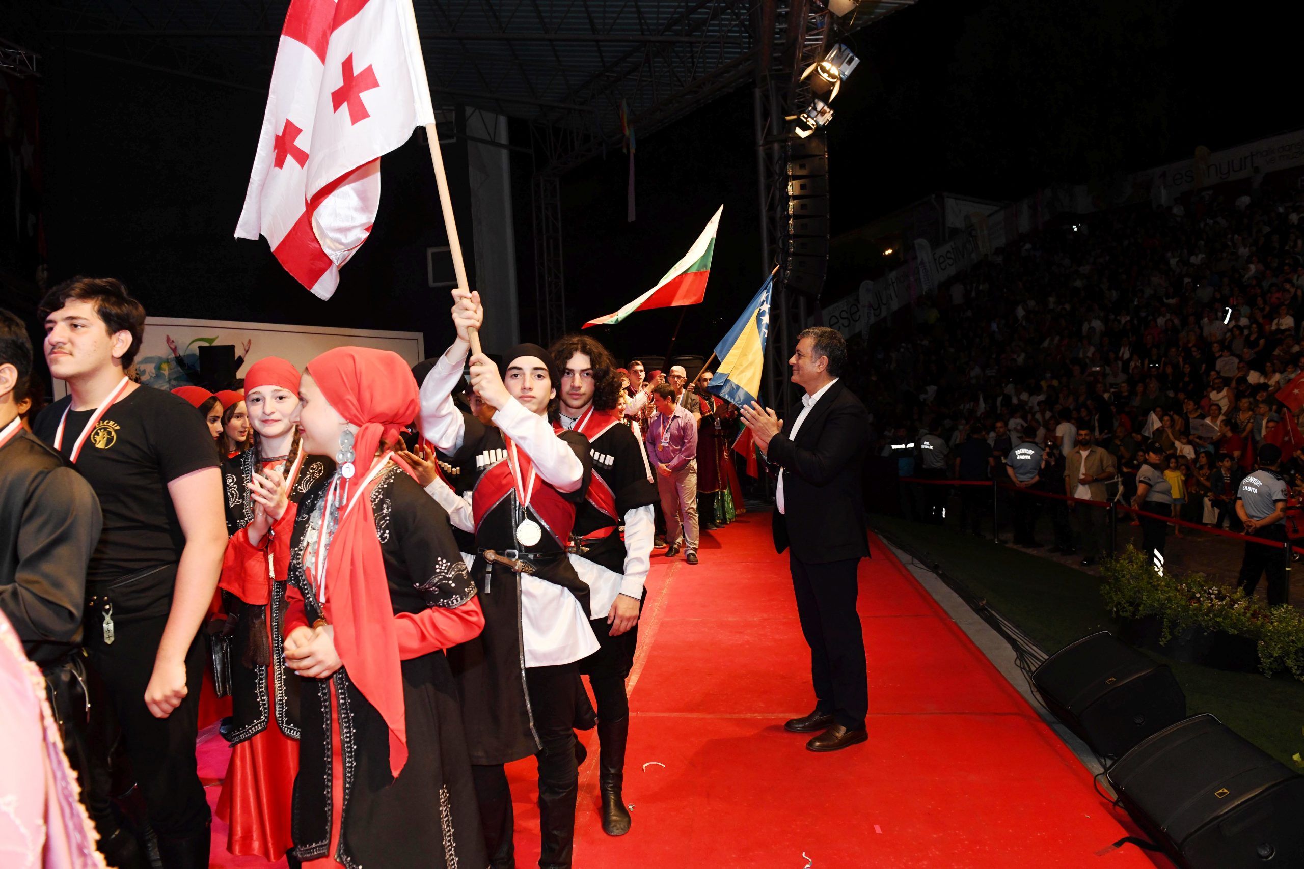 BARIŞ VE KARDEŞLİK FESTİVALİNDE GÖRKEMLİ FİNAL