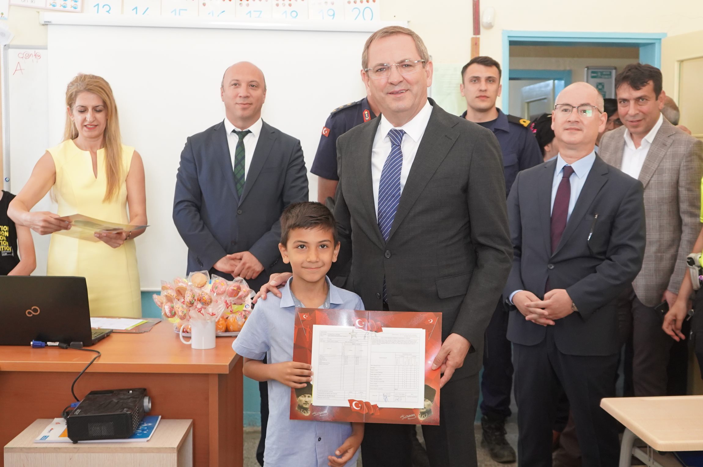 BAŞKAN ERGİN KARNE HEYECANINA ORTAK OLDU