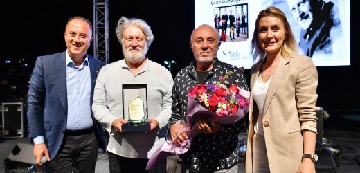 GRUP GÜNDOĞARKEN ŞARKILARINI NAZIM HİKMET İÇİN SÖYLEDİ