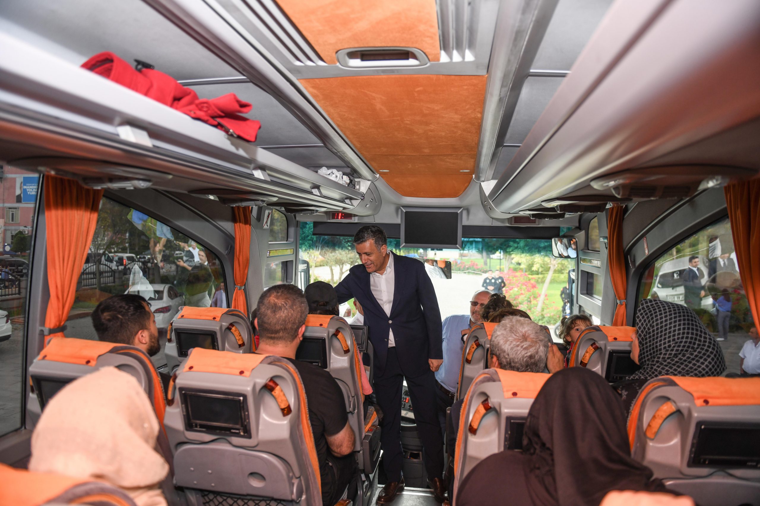 ESENYURT BELEDİYESİ, SURİYELİLERİ ÜLKELERİNE GÖNDERİYOR