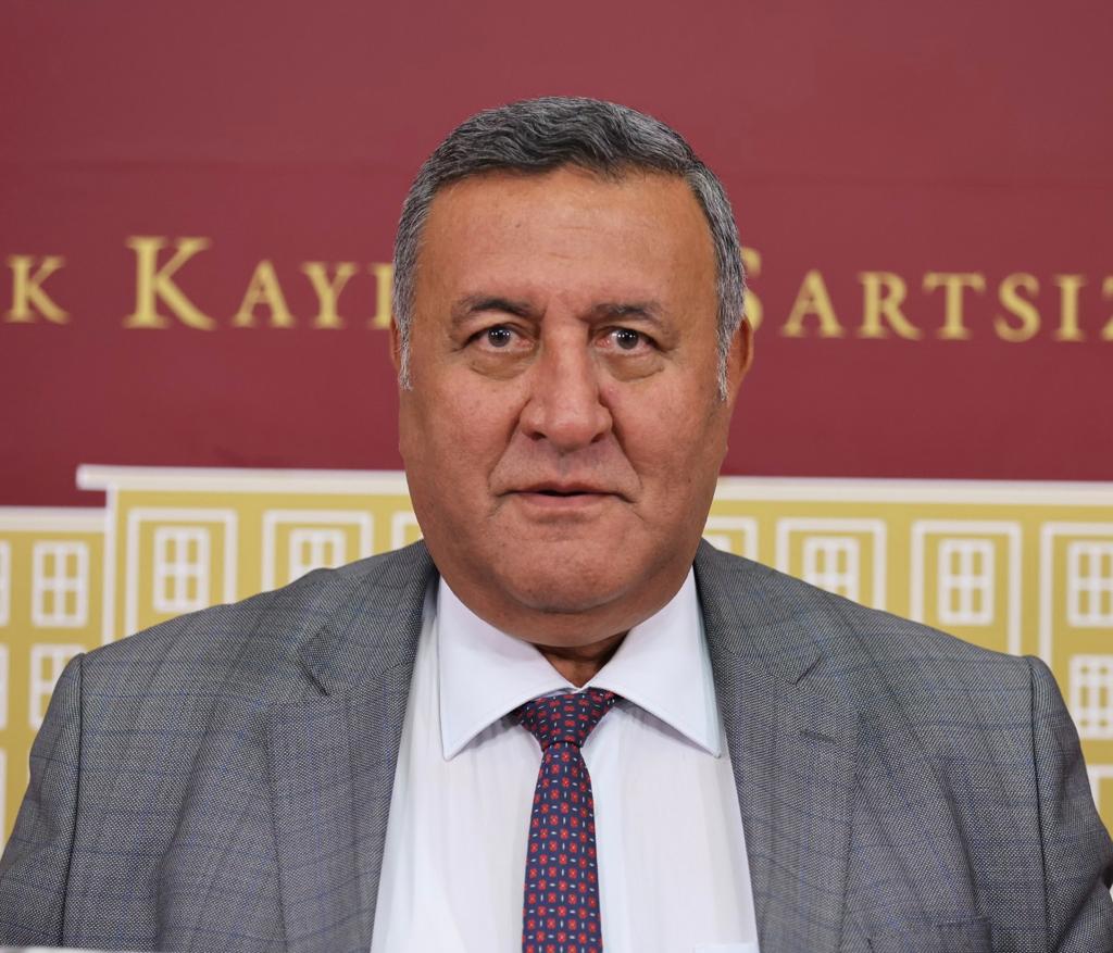 Gürer: “400 bin üniversite mezunu icralık”