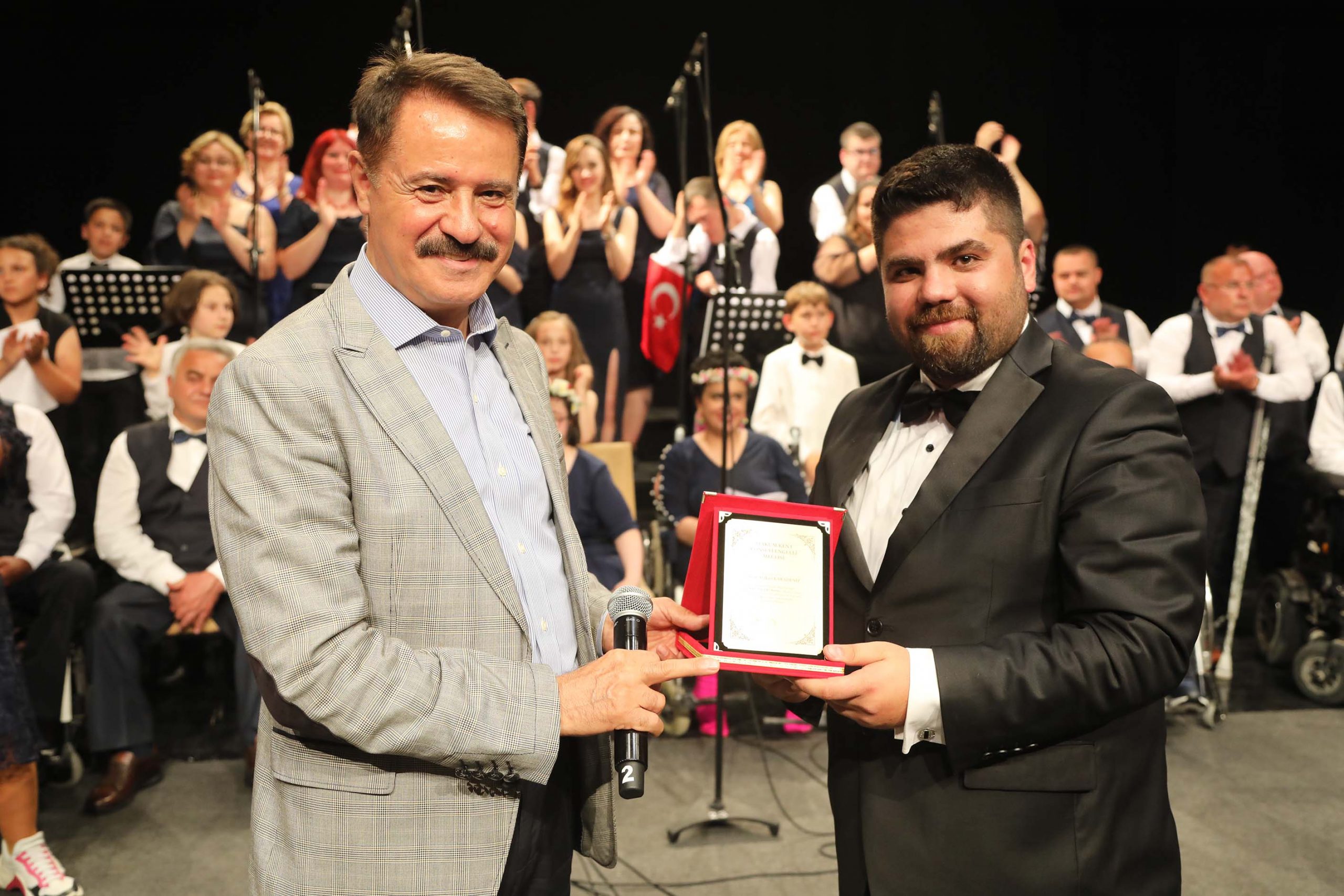 Gökkuşağı Korosu büyüledi