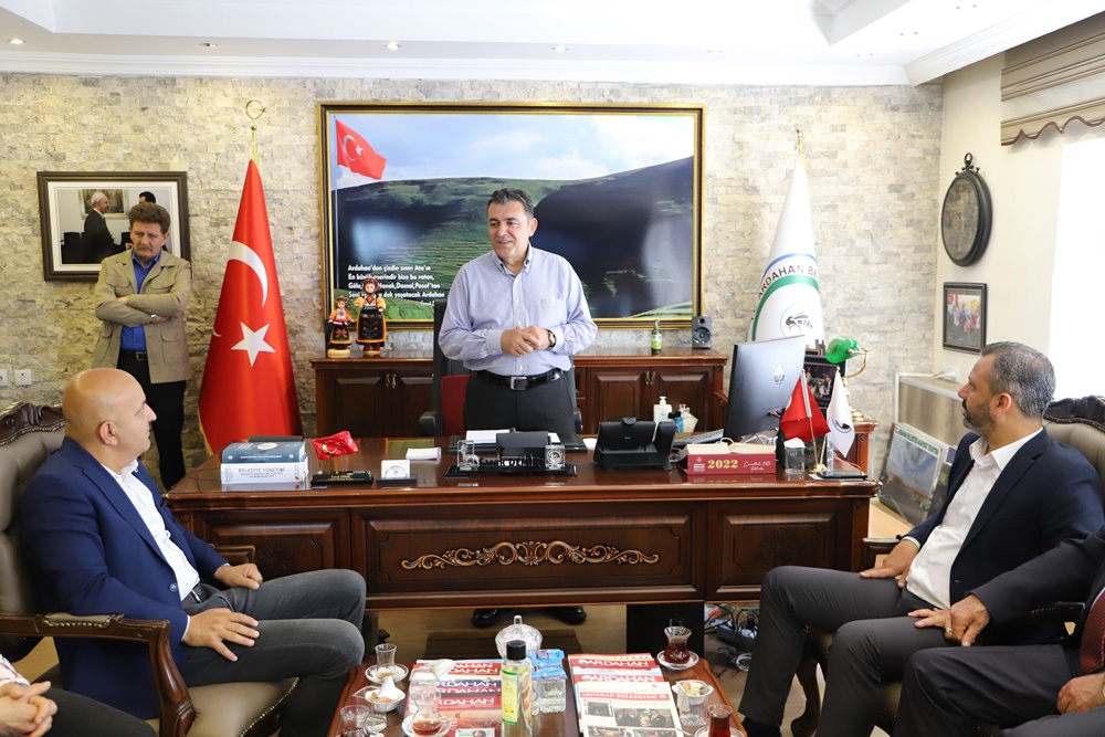 CHP’Lİ VEKİLLER, ARDAHAN BELEDİYESİNİ ZİYARET ETTİ