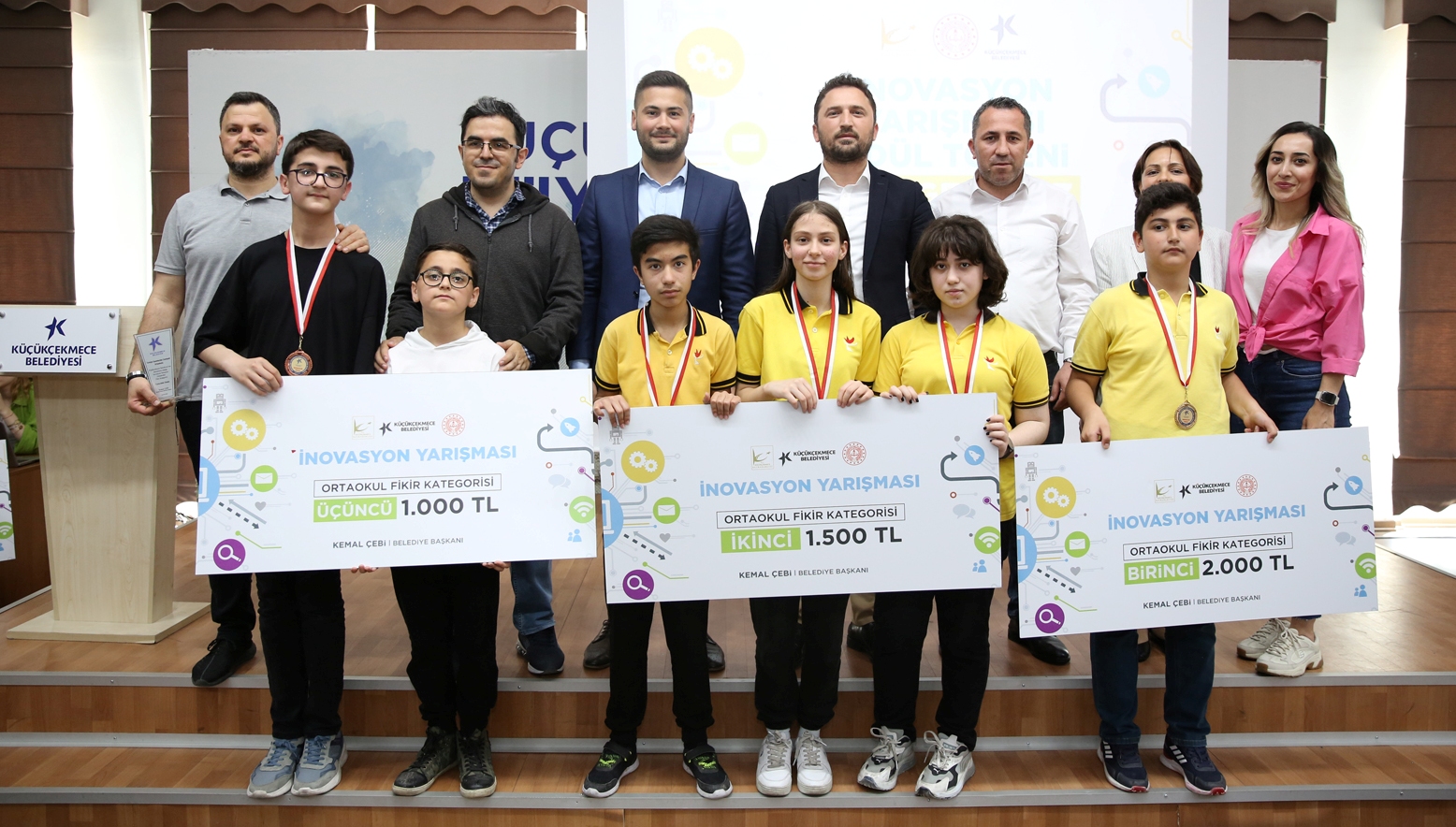 KÜÇÜKÇEKMECELİ ÖĞRENCİLER FİKİR VE PROJELERİNİ YARIŞTIRDI