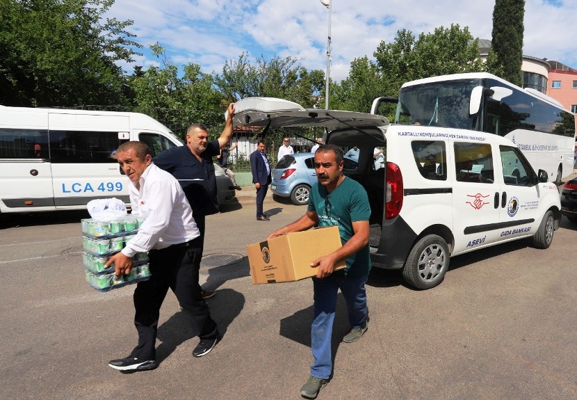 Kartal Belediyesi, Zor Günlerinde Vatandaşların Acısına Ortak Oluyor