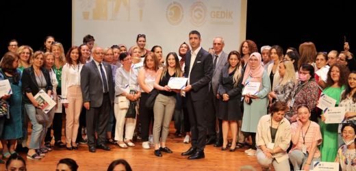 Kartal’da Kadınlar “Dijital Girişimcilik” Belgelerini Aldı