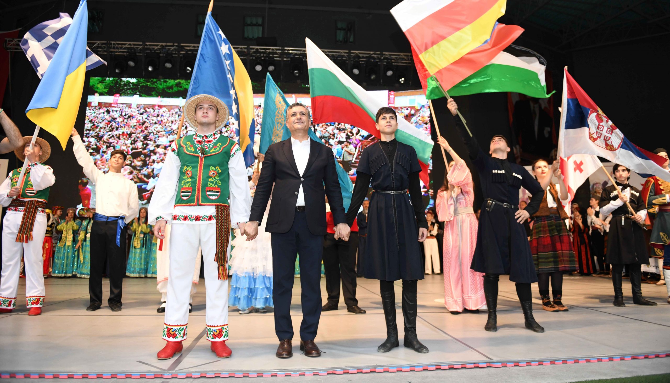 SAVAŞ HALİNDEKİ İKİ ÜLKE UKRAYNA VE RUSYA, ESENYURT’TAN BARIŞ GÜVERCİNİ UÇURDU