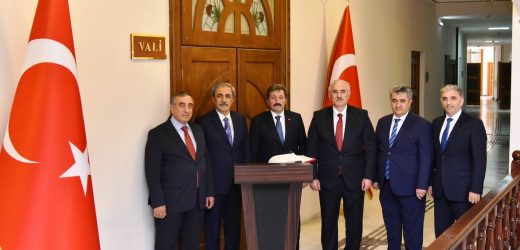 Yargıtay 1. Başkanı Sayın Mehmet Akarca ve Yargıtay Cumhuriyet Başsavcısı Sayın Bekir Şahin, Valimiz Sayın Orhan Tavlı’yı ziyaret etti.