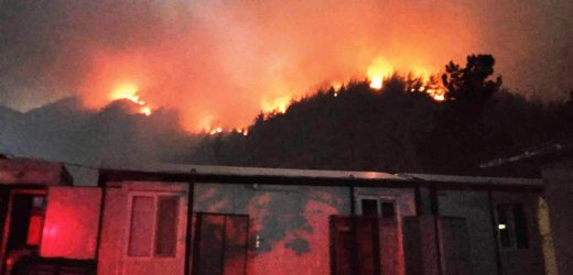 MARMARİS’TEKİ YANGINI RÜZGAR KÖRÜKLÜYOR!