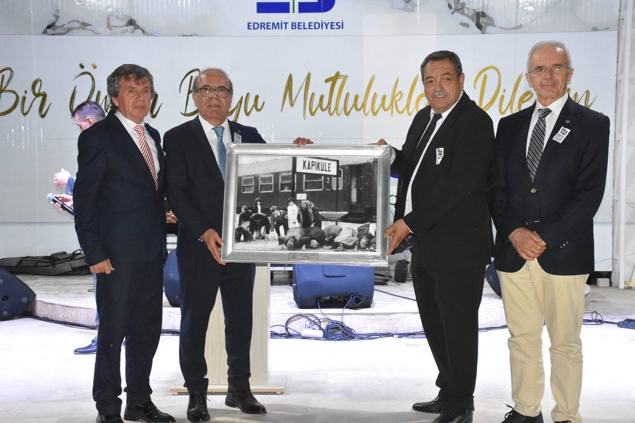 EDREMİT’TE BALKAN EZGİLERİYLE RUMELİ ŞENLİĞİ