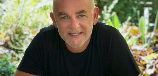 AKILLI KİŞİ HERKESİ DİNLER, AHMAKSA SADECE KENDİNİ DİNLER