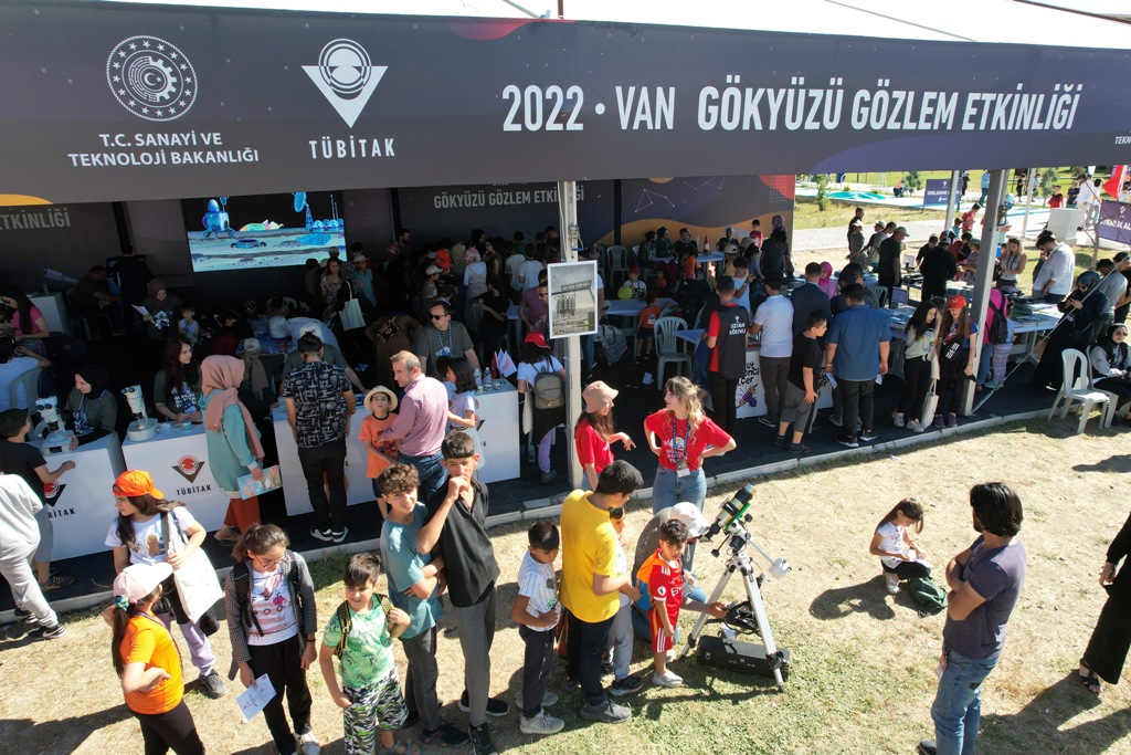 GÖĞE BAKMA KUYRUĞU! VAN REKOR KIRDI