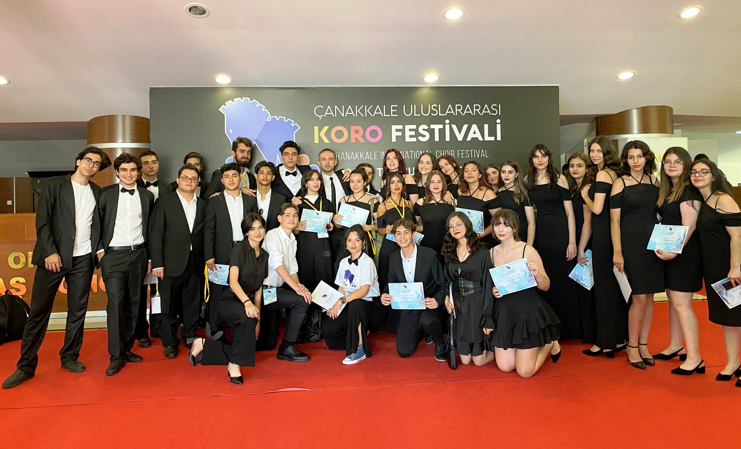 BEYLİKDÜZÜ’NÜN GENÇLERİ ULUSLARARASI FESTİVALDE SAHNE ALDI
