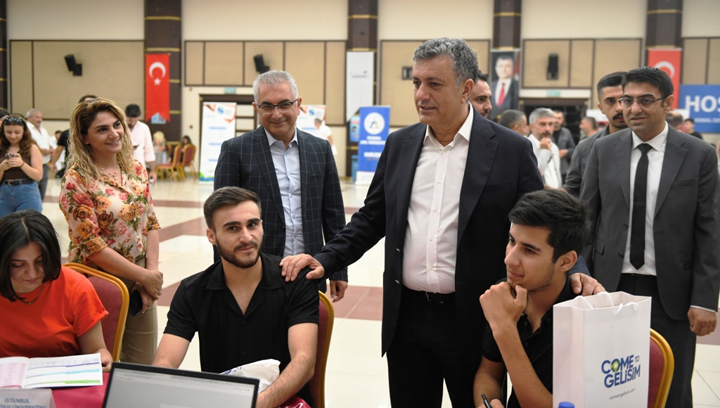 BAŞKAN BOZKURT’TAN ÜNİVERSİTE ADAYLARINA TERCİH DESTEĞİ