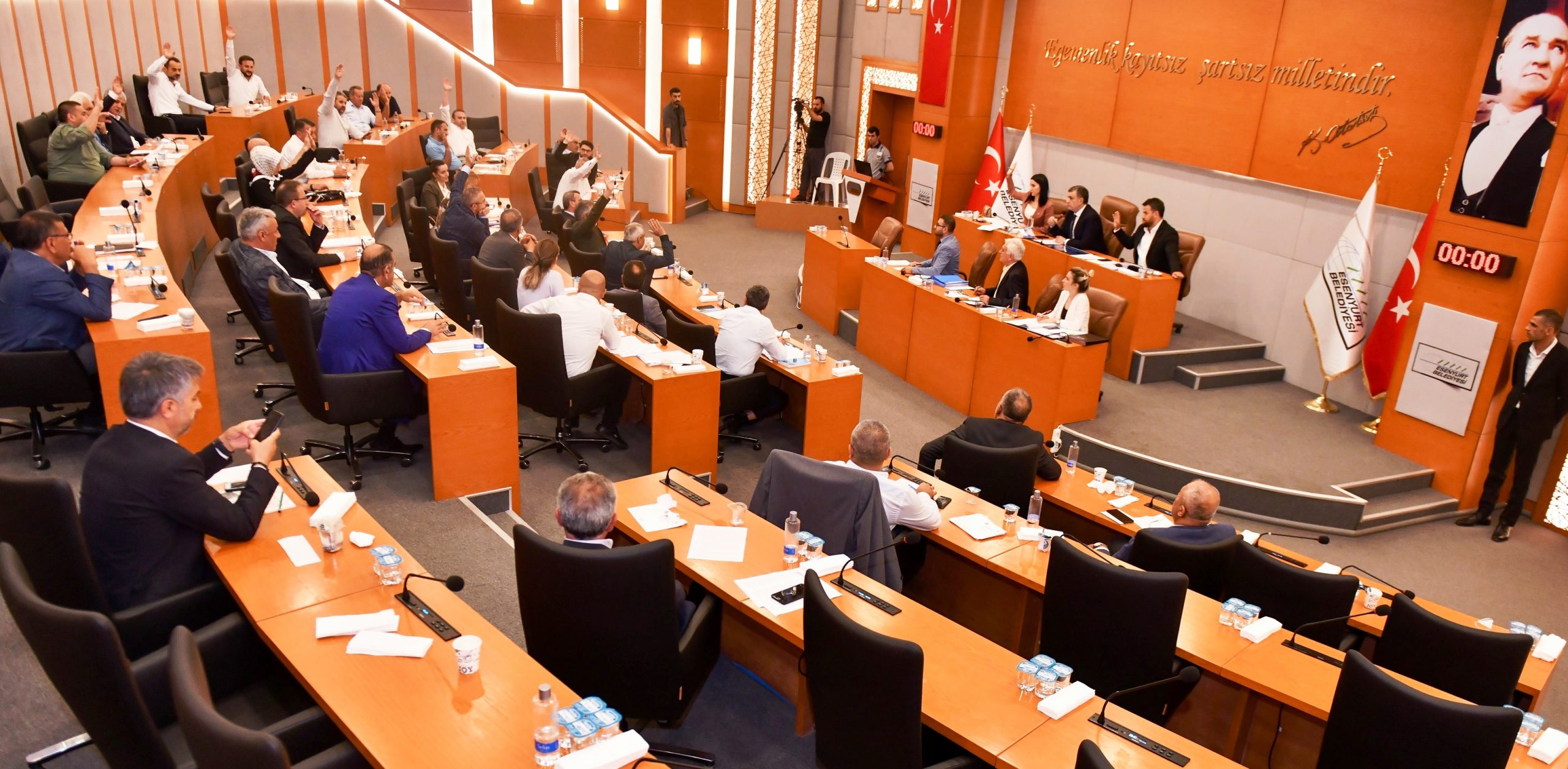 ESENYURT’TA RİSKLİ YAPILARIN DÖNÜŞÜMÜNE AK PARTİ ENGELİ!