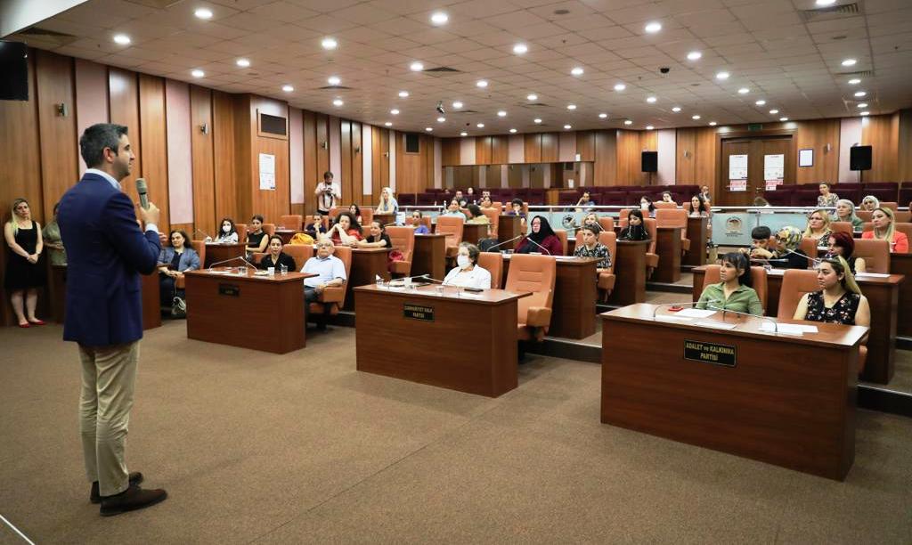 Kartallı Kadınlar, ‘Aile Okulu’ Eğitim Sertifikalarını, Başkan Gökhan Yüksel’in Elinden Aldı