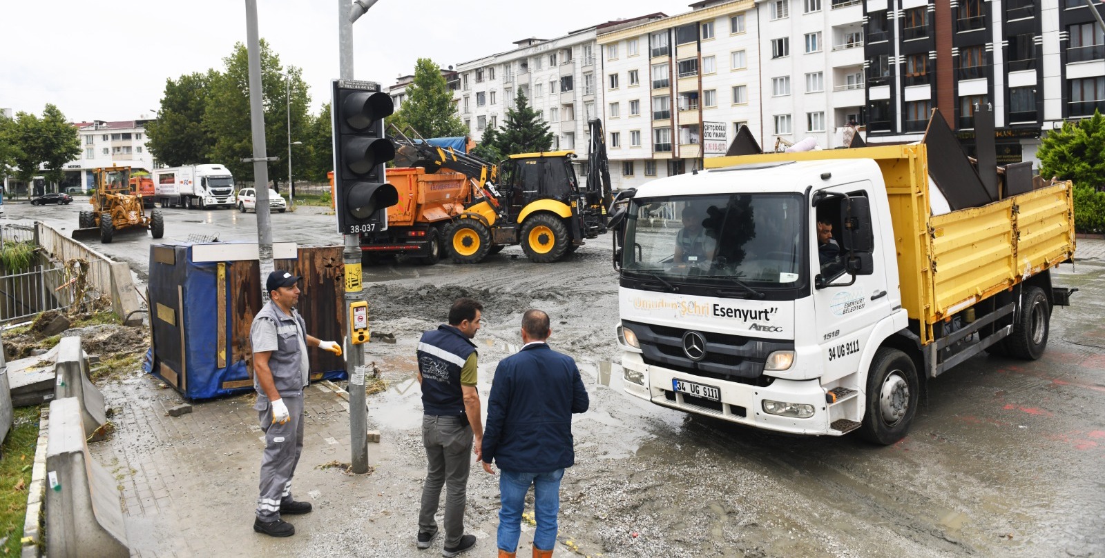Başkan Bozkurt selzedeleri yalnız bırakmadı