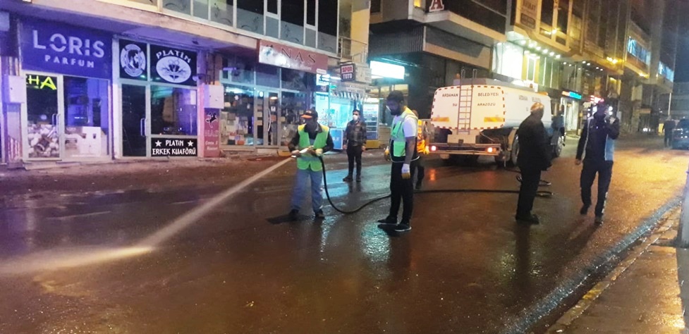 CADDE VE SOKAKLARDA BAYRAM TEMİZLİĞİ BAŞLADI