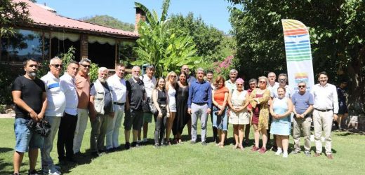 BAŞKAN OKTAY’DAN MARMARİS BASININA SÜRPRİZ HEDİYE