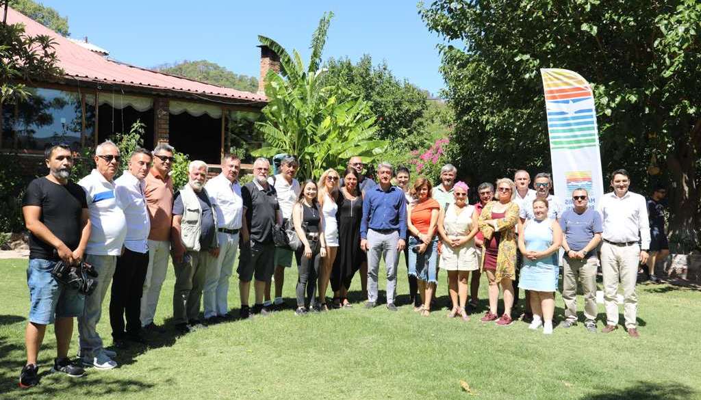 BAŞKAN OKTAY’DAN MARMARİS BASININA SÜRPRİZ HEDİYE