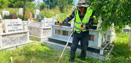 BELEDİYEDEN BAYRAM ÖNCESİ MEZARLIK TEMİZLİĞİ