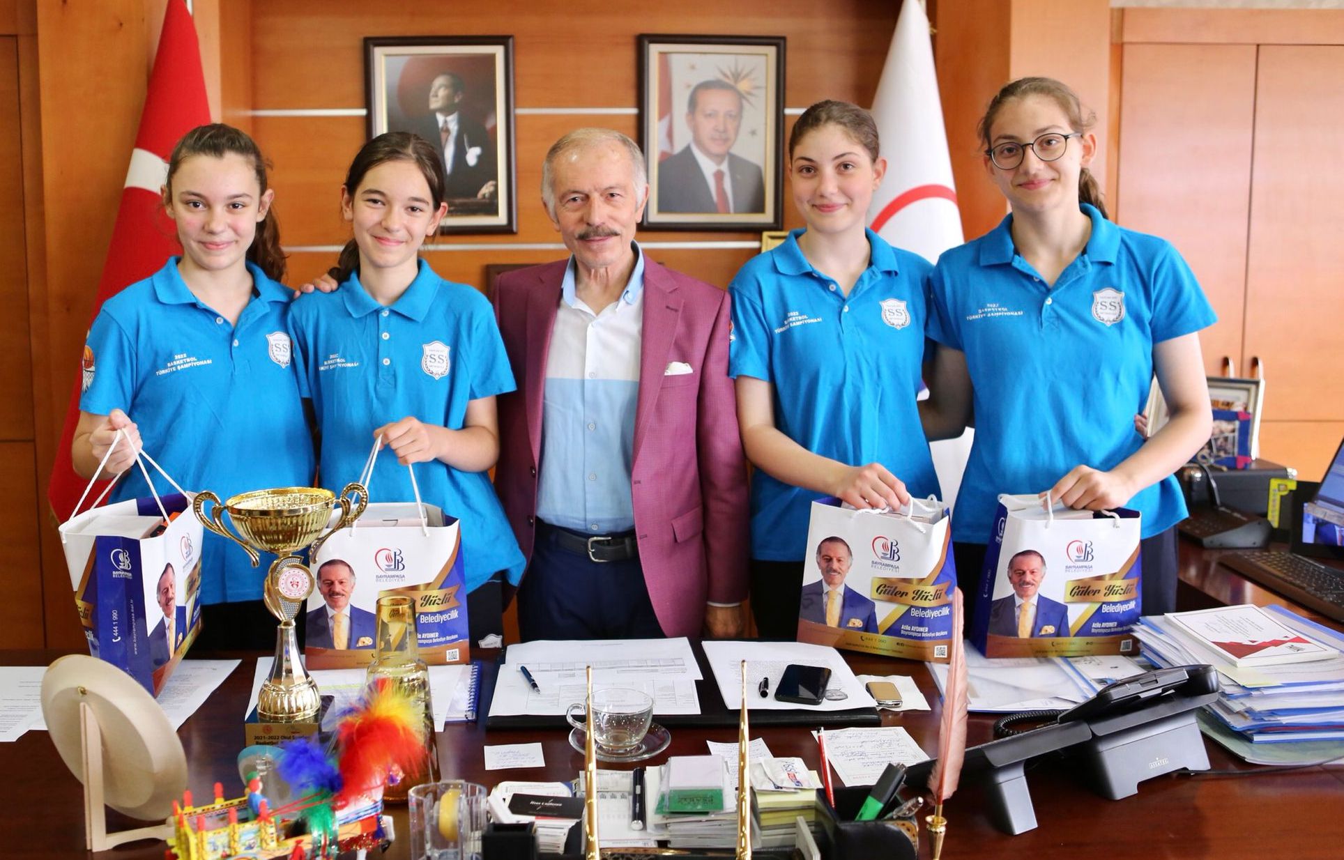 Başkan Aydıner şampiyonları ağırladı