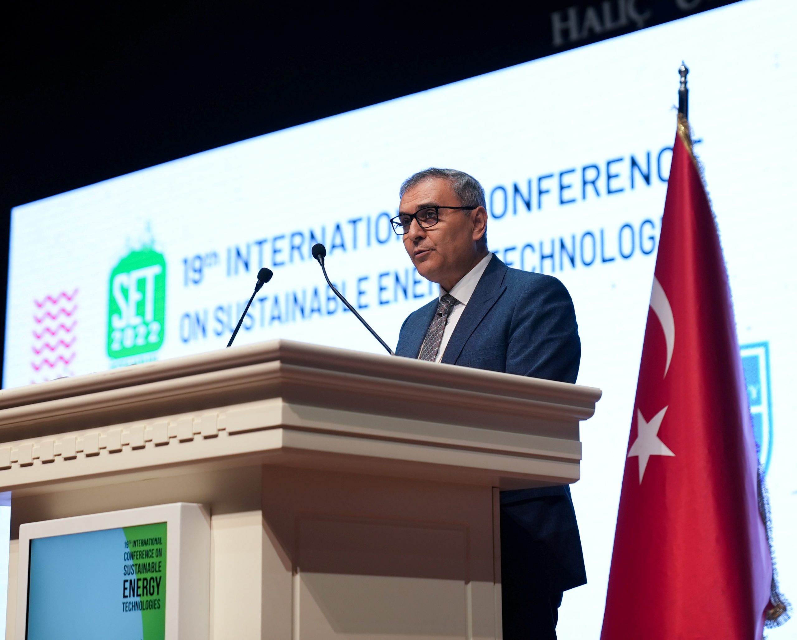 HALİÇ ÜNİVERSİTESİ’NİN EV SAHİPLİĞİNDE GERÇEKLEŞEN 19. ULUSLARARASI SÜRDÜRÜLEBİLİR ENERJİ TEKNOLOJİLERİ KONFERANSI “SET2022” BAŞLADI