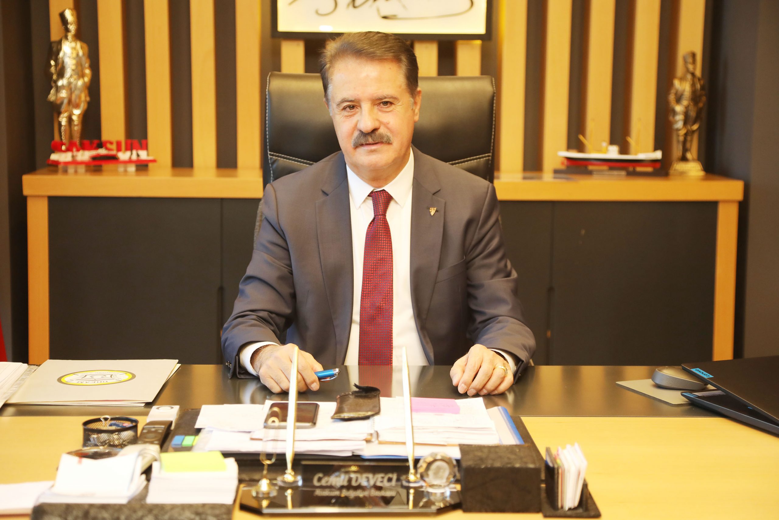 Atakum Belediye Başkanı Av. Cemil Deveci, 30 Ağustos Zafer Bayramı’nın 100. yılı dolayısıyla bir mesaj yayımladı. Başkan Deveci mesajında şu ifadelere yer verdi: