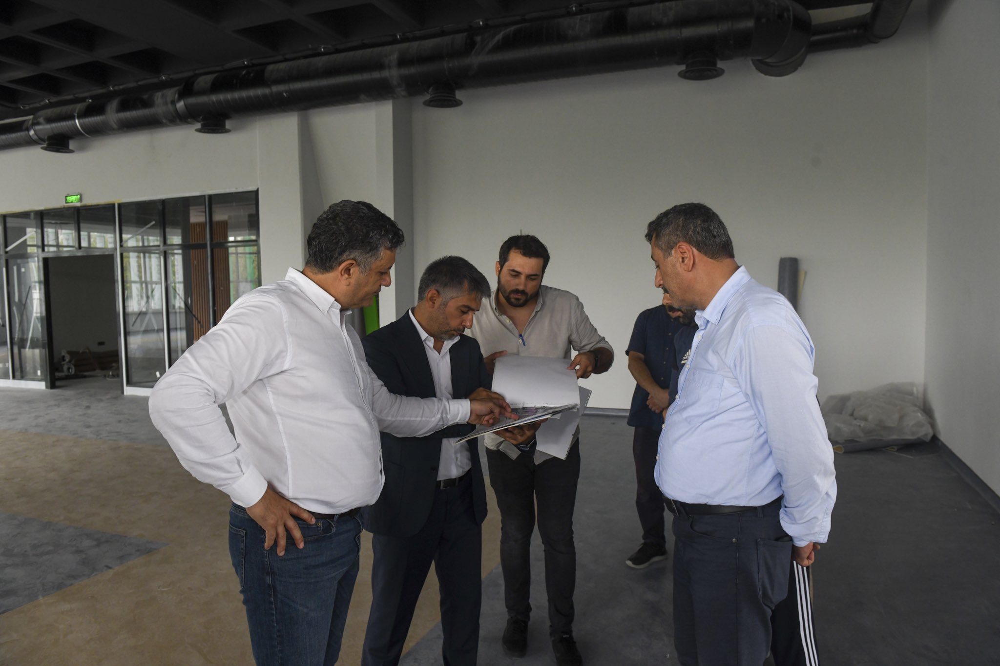 BAŞKAN BOZKURT, YAPIMI DEVAM EDEN PROJE VE PARKLARI İNCELEDİ