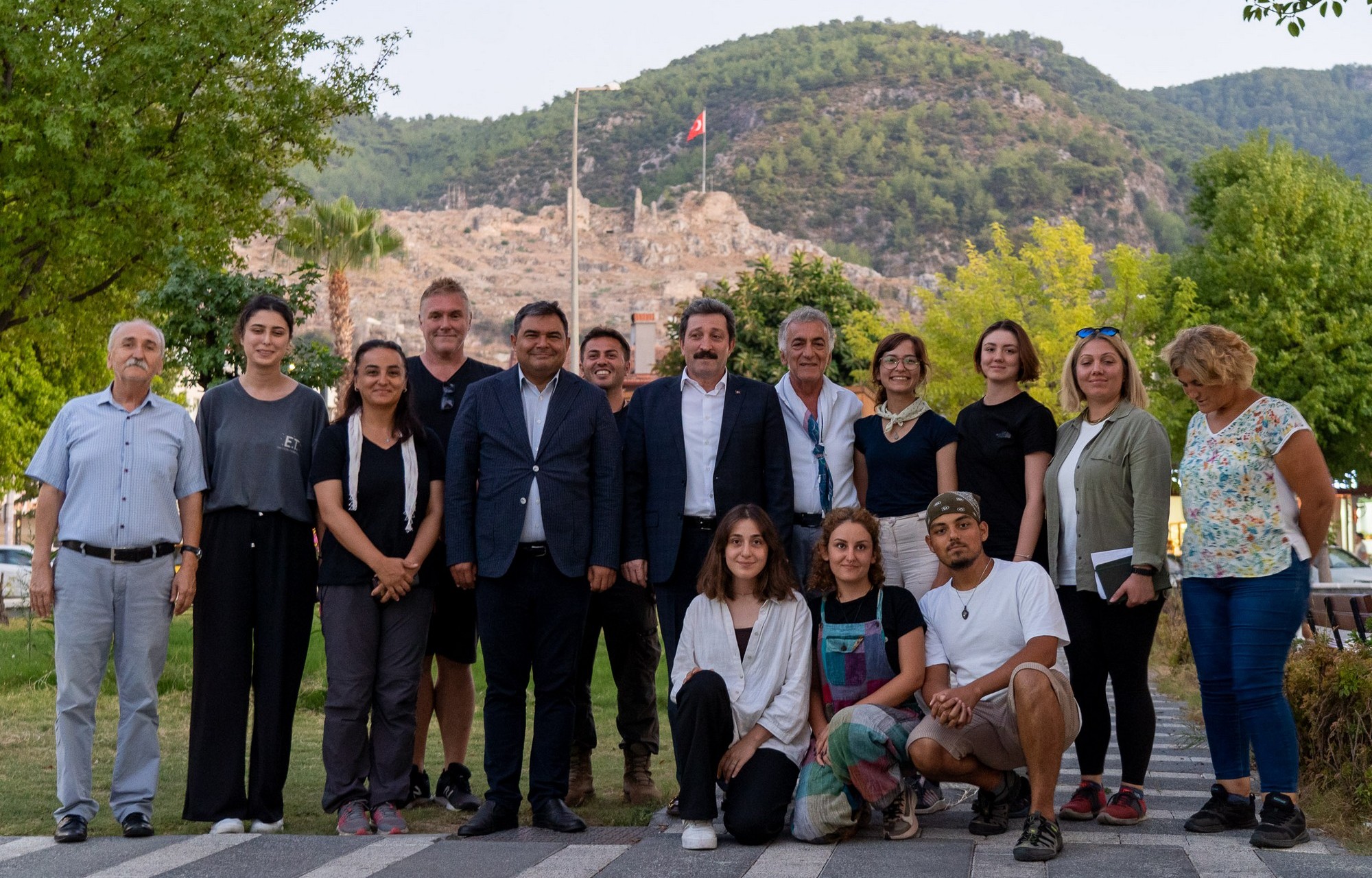 Vali Orhan Tavlı Batı Likya Kültürel Varlıklarını Araştırma Merkezi’ni Ziyaret Etti