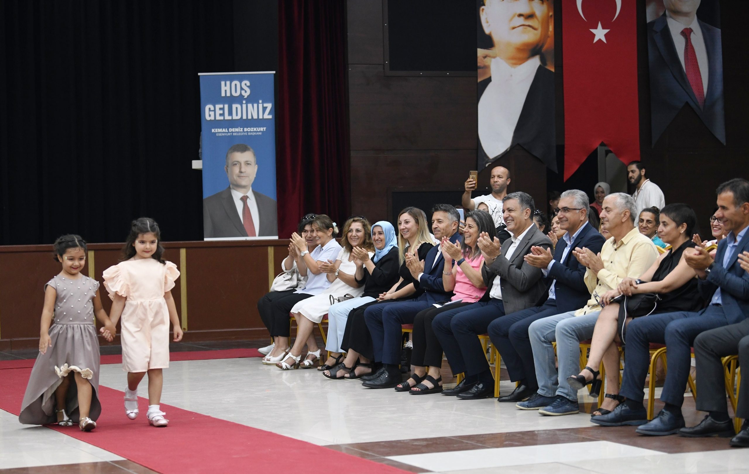 Esenyurtlu kadınlar hem tasarladı hem sergiledi