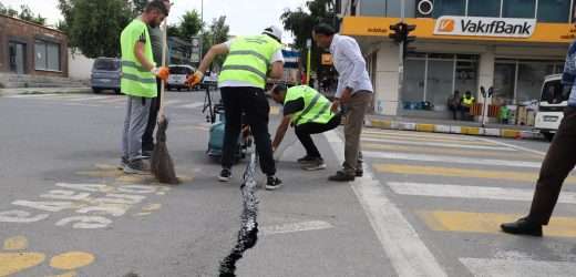 ARDAHAN BELEDİYESİNDEN SICAK ASFALT YAMA ÇALIŞMALARI