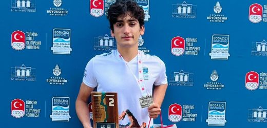 Esenyurtlu Uğurcan Özer kıtalararası yüzme yarışında ikinci oldu