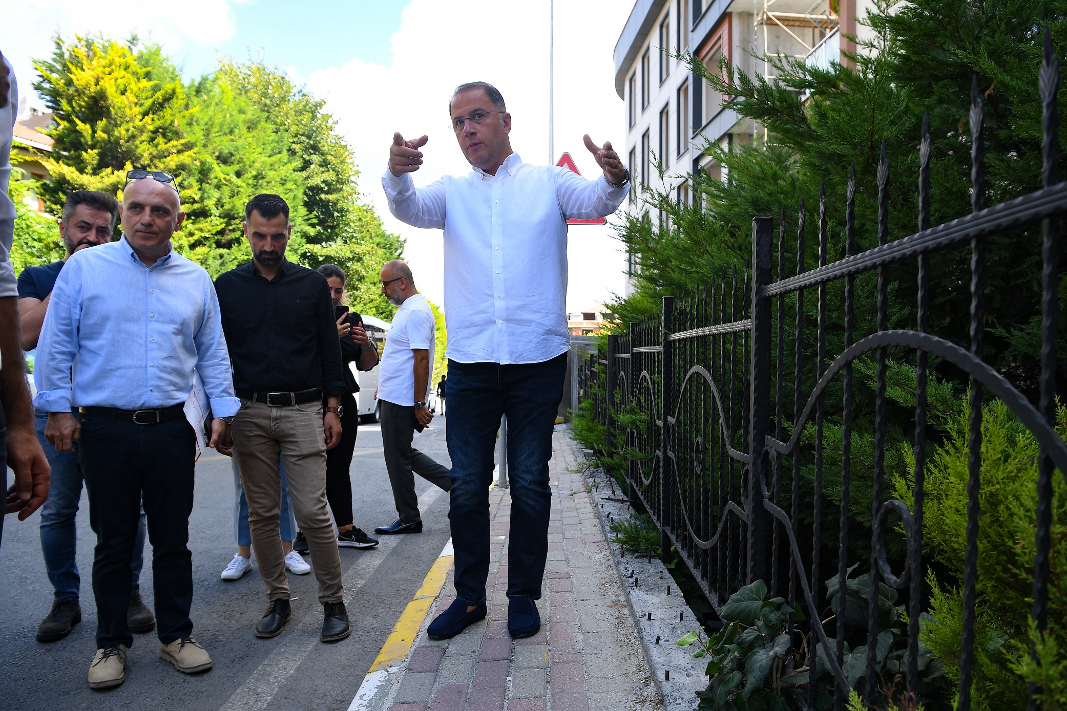 BEYLİKDÜZÜ’NÜN KALDIRIMLARI YENİLENİYOR