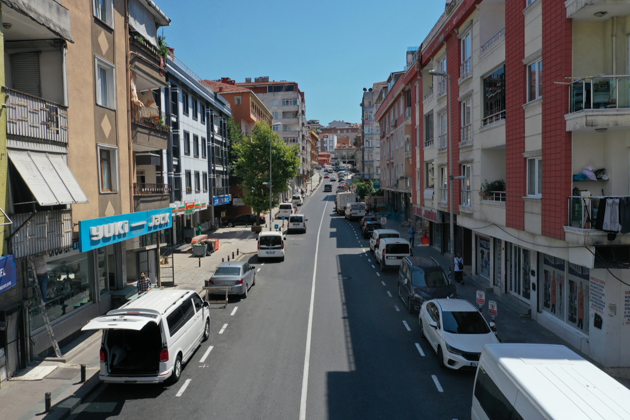 KÜÇÜKÇEKMECE 3 YILDA 170 BİN TON ASFALTLA PRESTİJLİ YOLLARA KAVUŞTU