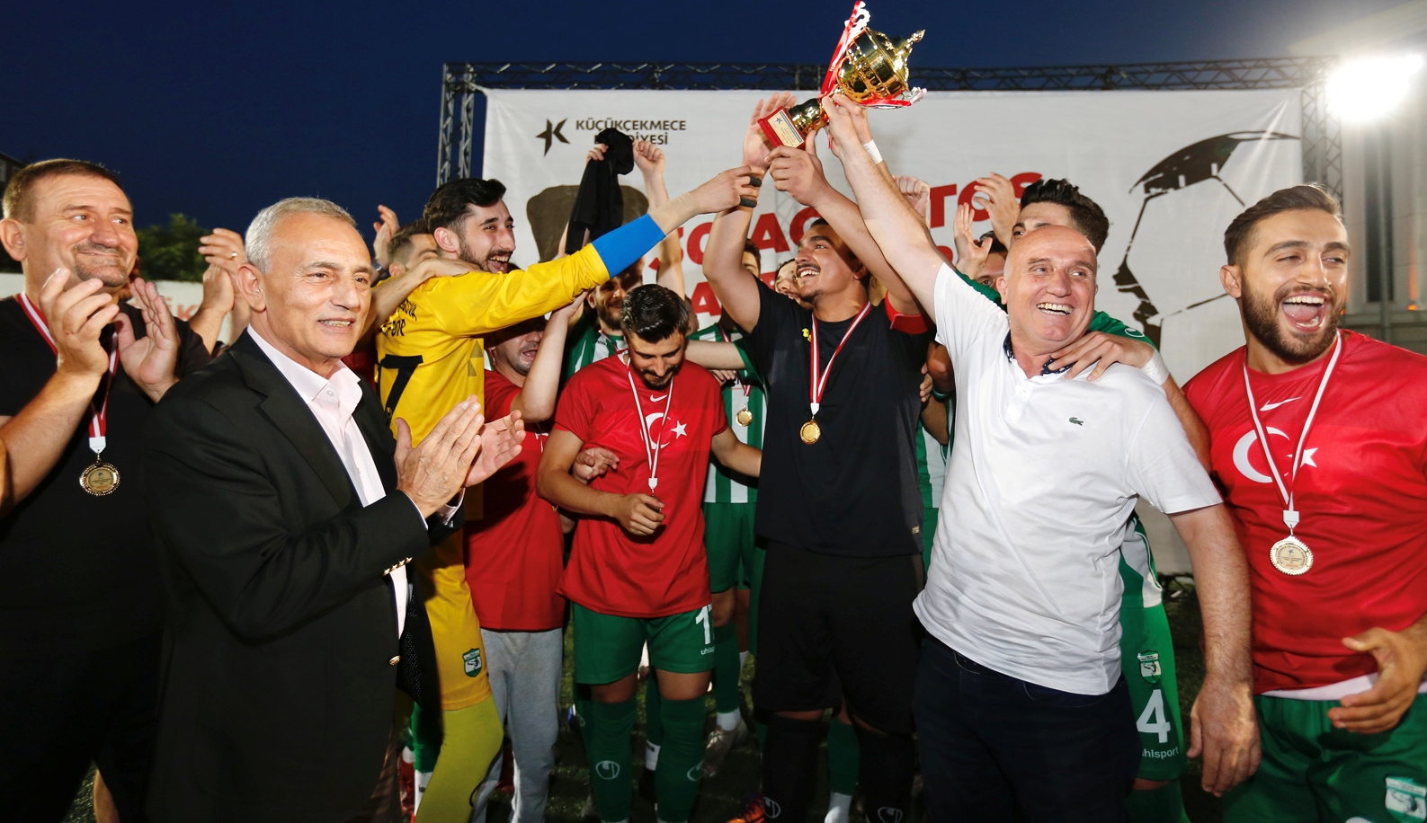 ZAFER KUPASI YEŞİLOVA ESNAFSPOR’UN