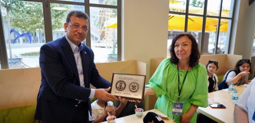 BAŞKAN İMAMOĞLU GENÇ UKRAYNALILARI AĞIRLADI