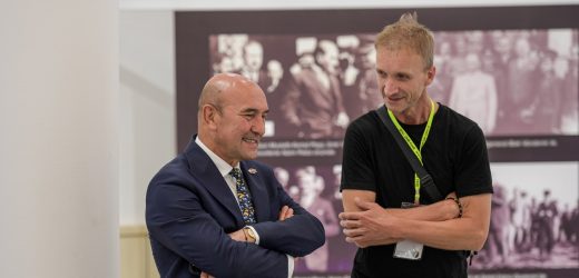 Atatürk Anamorfozu İzmir’de ziyaretçilerle buluştu