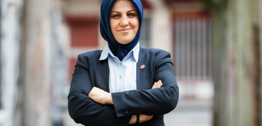 DİYARBAKIR MERKEZİN TEK KADIN MUHTARI DİLEK DEMİR, 40 KIZ ÇOCUĞUNU KURTARDI