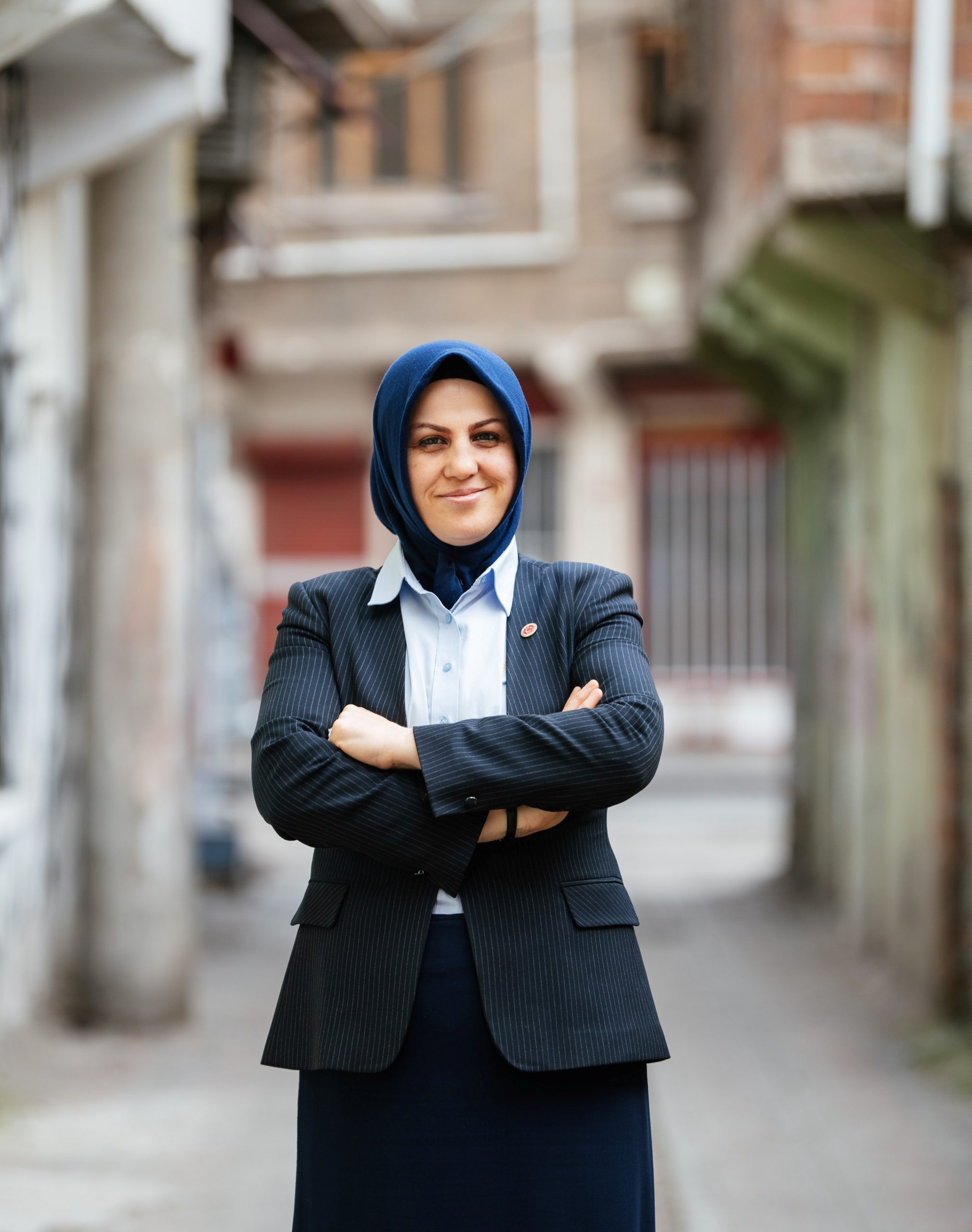 DİYARBAKIR MERKEZİN TEK KADIN MUHTARI DİLEK DEMİR, 40 KIZ ÇOCUĞUNU KURTARDI