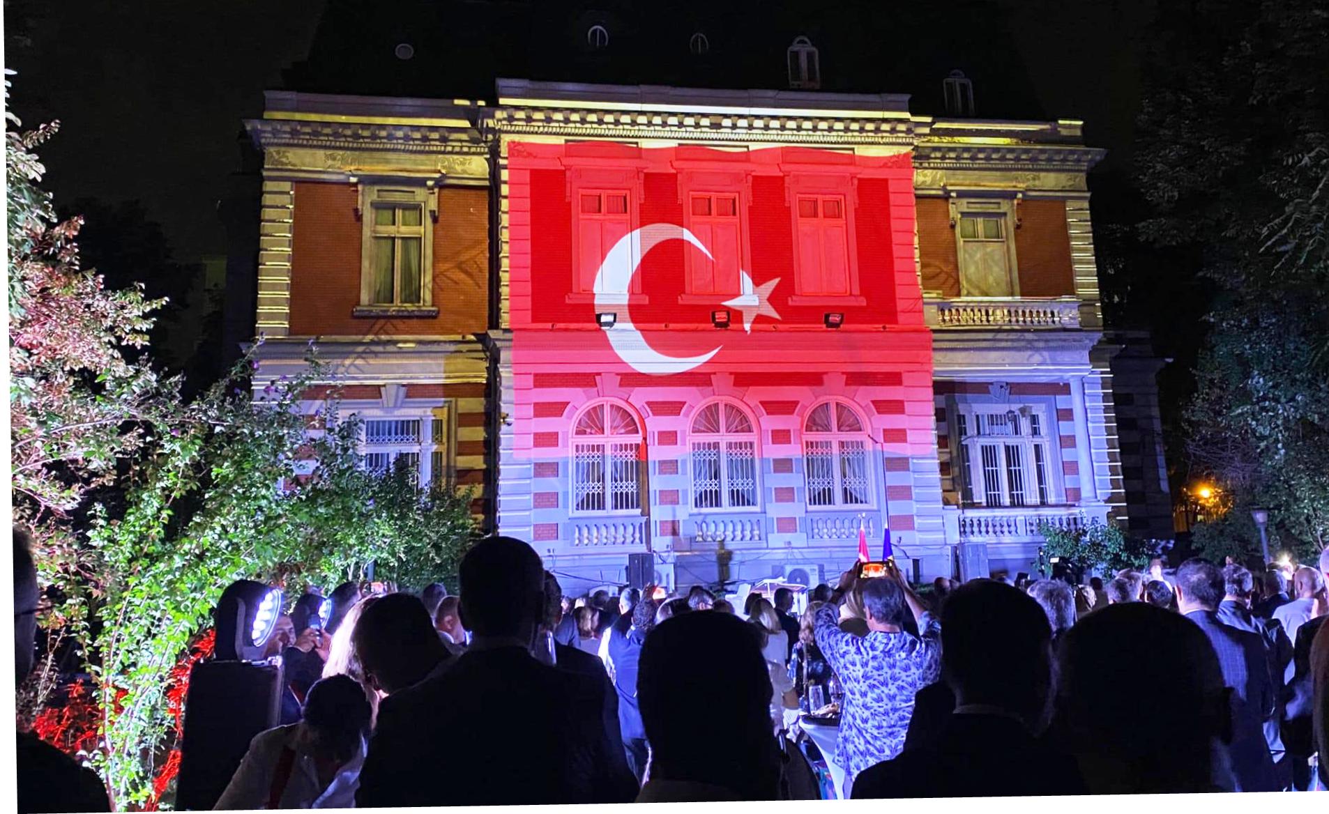 Romanya’da 3 Binden Fazla Üst Düzey Kamu Görevlisi Türkçe ve Türk Kültürü ile Tanıştı