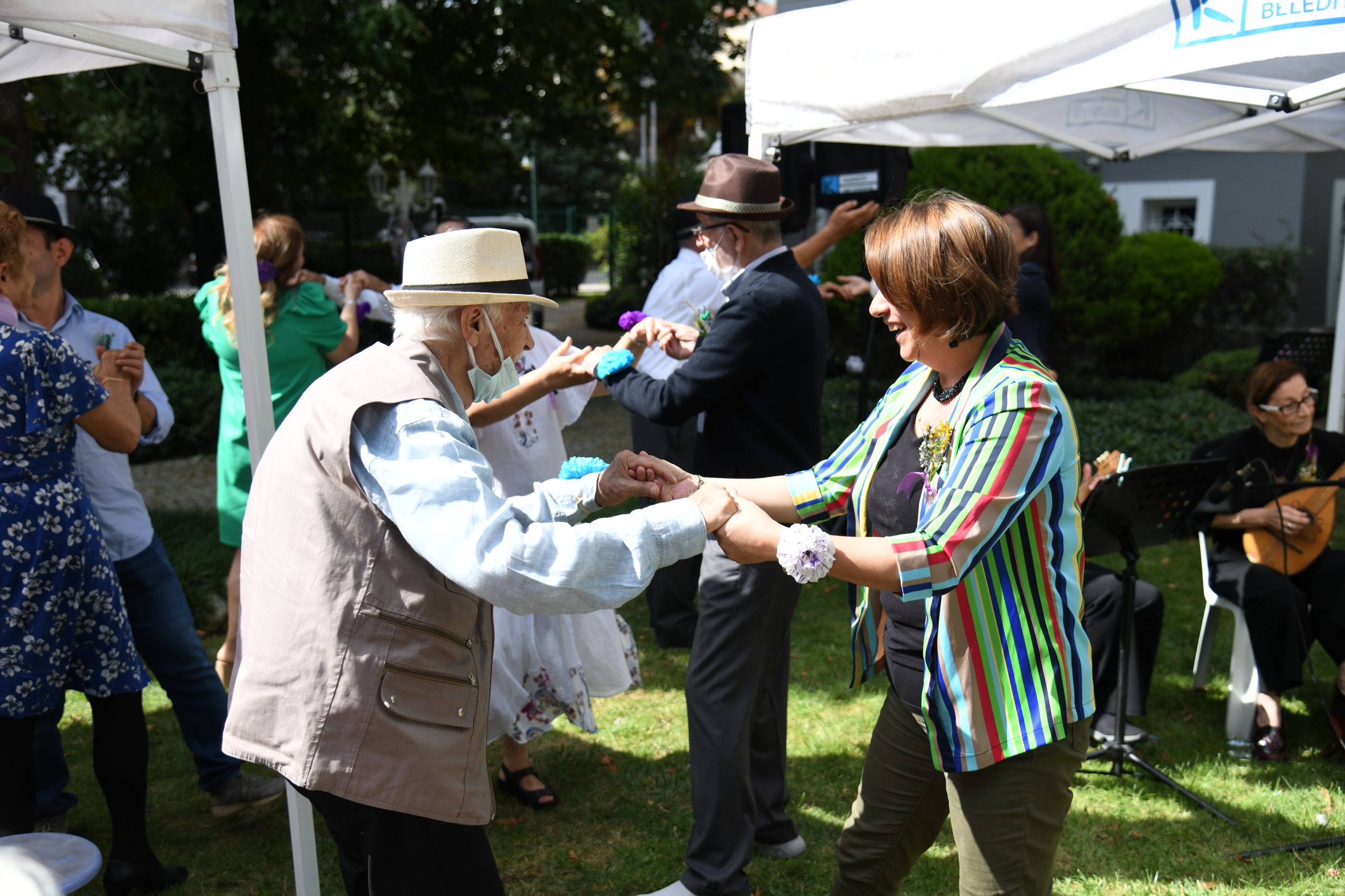 KADIKÖY’DE DÜNYA ALZHEİMER GÜNÜ ETKİNLİĞİ