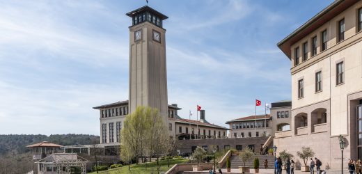 KOÇ ÜNİVERSİTESİ TÜRKİYE’NİN EQUIS AKREDİTASYONLU TEK ÜNİVERSİTESİ OLMAYI SÜRDÜRÜYOR