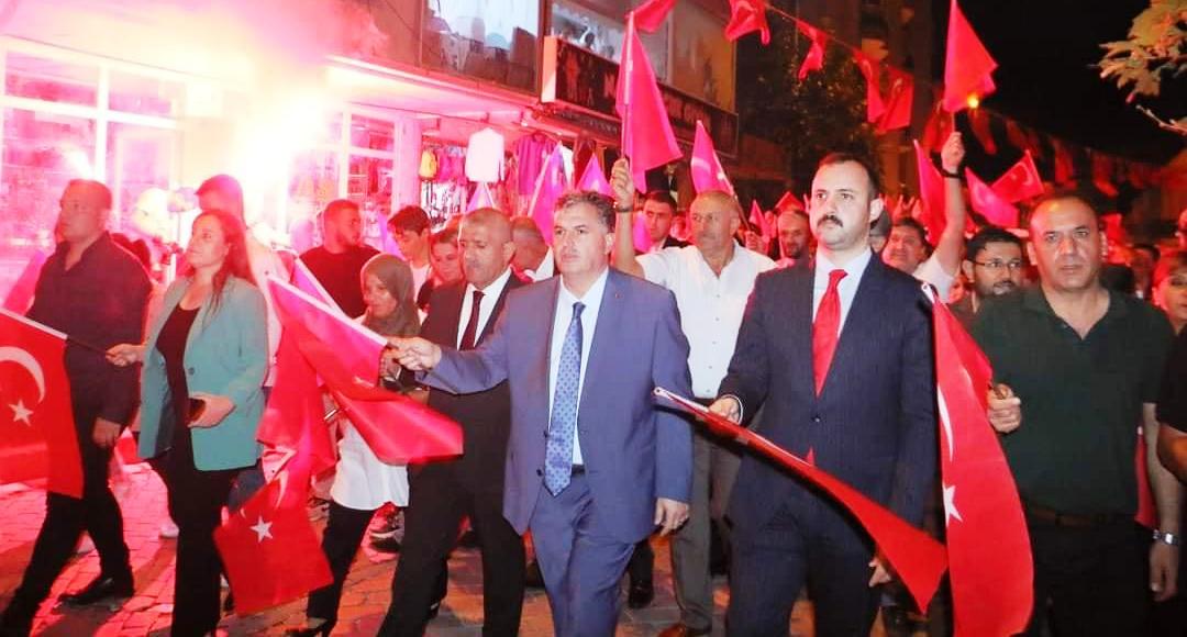 KURTULUŞUN 100. YILINDA KINIK “NE MUTLU TÜRKÜM DİYENE” SÖZLERİYE ÇINLADI