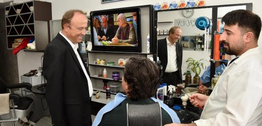 Makam aracını bıraktı bir günde 24 bin adım attı